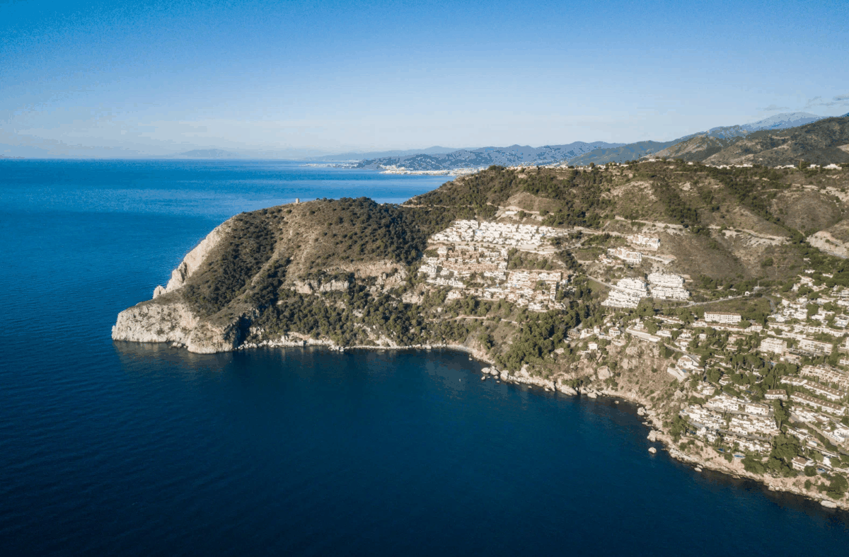 Acantilados de Maro-Cerro Gordo — kayak y snorkel La Herradura Granada
